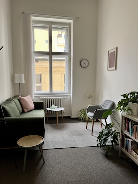 Interiér terapeutovny psychoterapie Praha 1 – Revoluční 8, pravá místnost